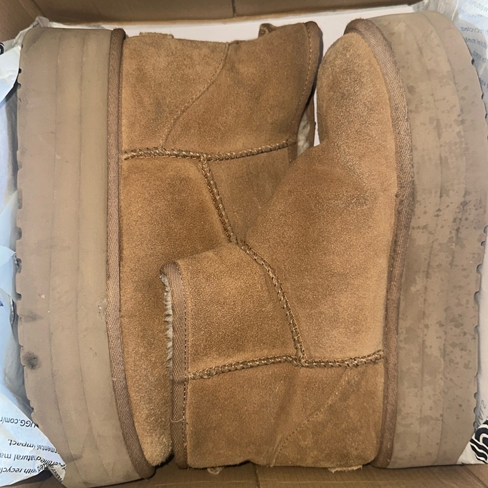 UGG Women's Classic Mini Platform Boot - Picture 2 of 5